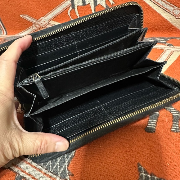 GUCCI ❤️🌟BEE ZIPPY BACK WALLET ⭐️ - Picture 6 of 9